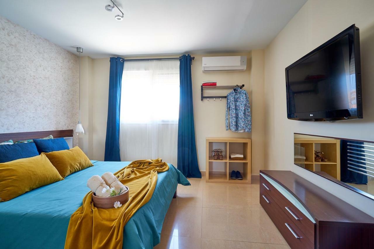 La Macarena Airport Apartment Malaga Exterior photo